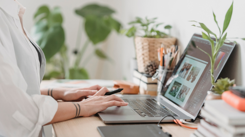 A person creating a high-quality blog post about a shoot location.