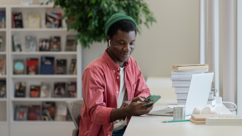 A loyal client receiving an email of an early access to new booking dates at a popular photoshoot location.